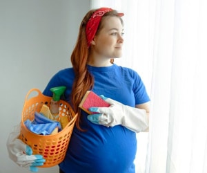 کارهای ممنوع خانه تکانی برای باردارها