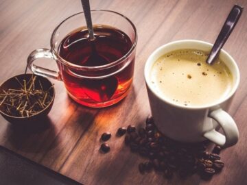 فواید نوشیدن چای و قهوه برای میانسالی